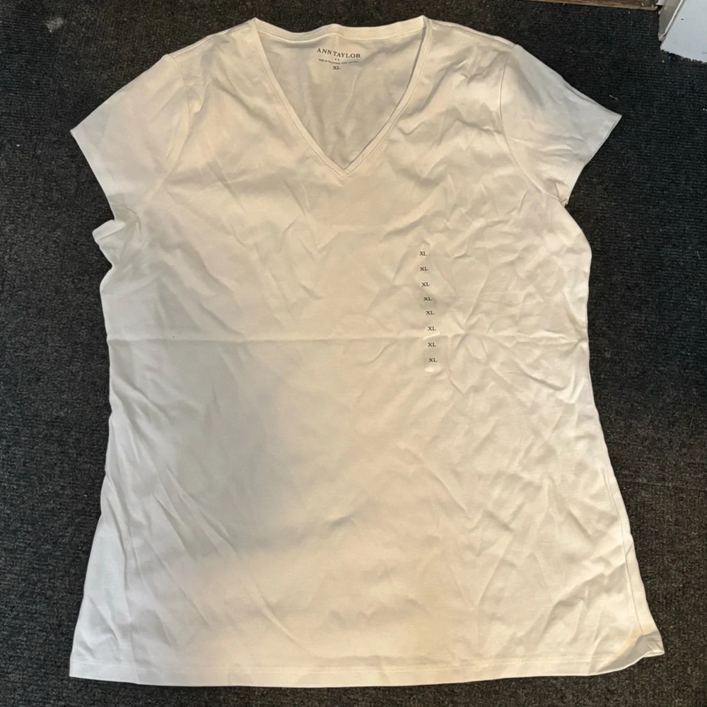 Ann Taylor White V-Neck Top - Picture 1 of 3